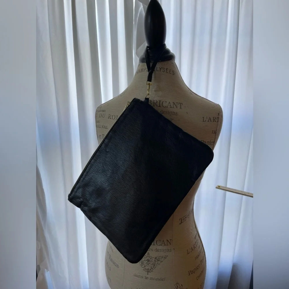 Large Liz Claiborne Black Leather Wristlet With Phone Charger